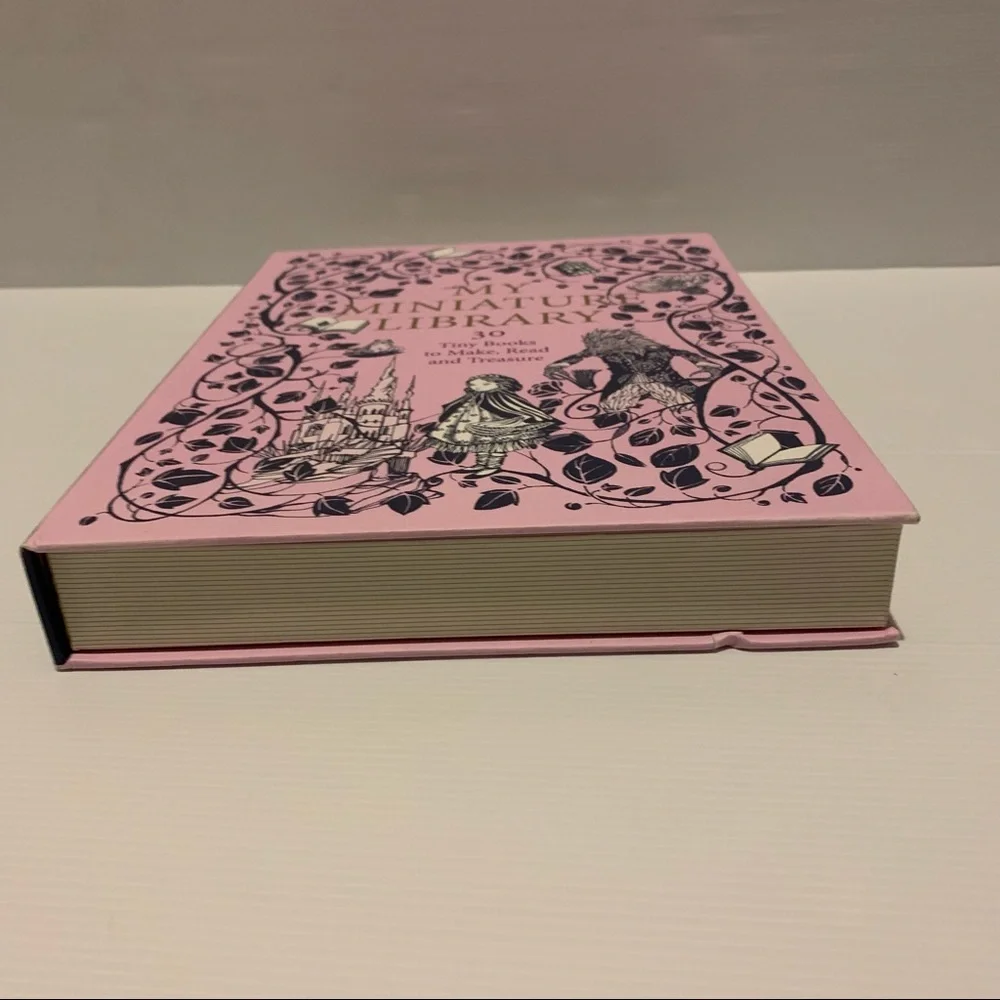 My Miniature Library - 30 Tiny Books, to Make, Read and Treasure. - Picture 15 of 16